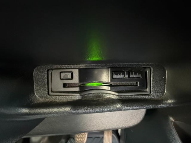 ハイエースバン スーパーGL ダークプライム SDナビTV/Bカメラ/ETC/ドラレコ/トヨタセーフティセンス/AC100V電源/GR8フロントスポイラー/17inアルミ/シートカバー/ローダウン/スマートキー/ベッドキット/LEDヘッド(19枚目)