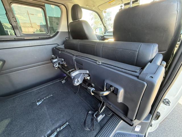 ハイエースバン スーパーGL ダークプライム SDナビTV/Bカメラ/ETC/ドラレコ/トヨタセーフティセンス/AC100V電源/GR8フロントスポイラー/17inアルミ/シートカバー/ローダウン/スマートキー/ベッドキット/LEDヘッド(57枚目)