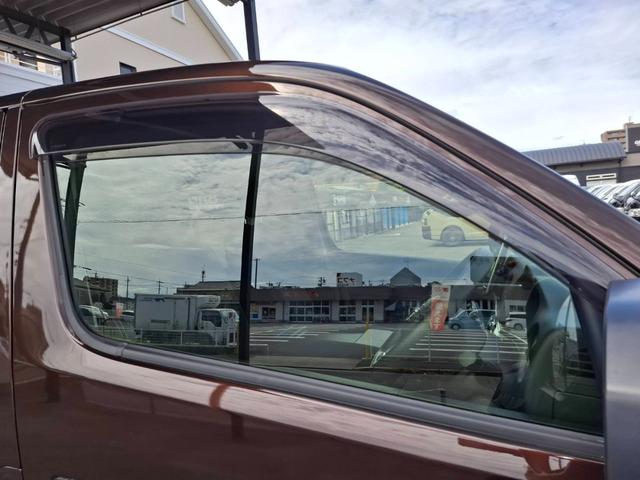 キャラバン ロングプレミアムＧＸ　４ＷＤ／寒冷地仕様／ＢＩＧ－Ｘナビ／全方位カメラ／デジタルミラー／社外アルミ／パワースライドドア／ベッドキット／ＬＥＤヘッドライト／スマートキー／コーナーセンサー／サイドバイザー／シートヒーター（28枚目）