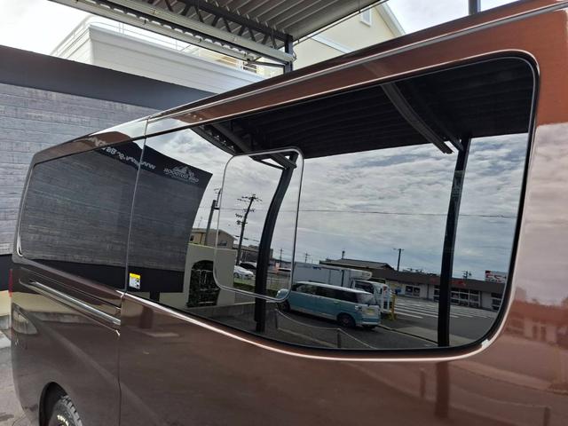 キャラバン ロングプレミアムＧＸ　４ＷＤ／寒冷地仕様／ＢＩＧ－Ｘナビ／全方位カメラ／デジタルミラー／社外アルミ／パワースライドドア／ベッドキット／ＬＥＤヘッドライト／スマートキー／コーナーセンサー／サイドバイザー／シートヒーター（33枚目）