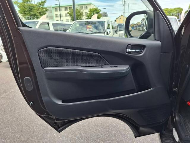 キャラバン ロングプレミアムＧＸ　４ＷＤ／寒冷地仕様／ＢＩＧ－Ｘナビ／全方位カメラ／デジタルミラー／社外アルミ／パワースライドドア／ベッドキット／ＬＥＤヘッドライト／スマートキー／コーナーセンサー／サイドバイザー／シートヒーター（41枚目）