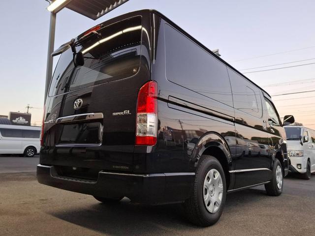 ハイエースバン スーパーGL ダークプライムII 4WD/ナビTV/ETC車載器/スマートキー&プッシュスタート/LEDヘッドライト/両側スライドドア/サイドバイザー/ダブルエアバック/トヨタセーフティセンス/ベッドキット/スライドドア小窓あり(11枚目)