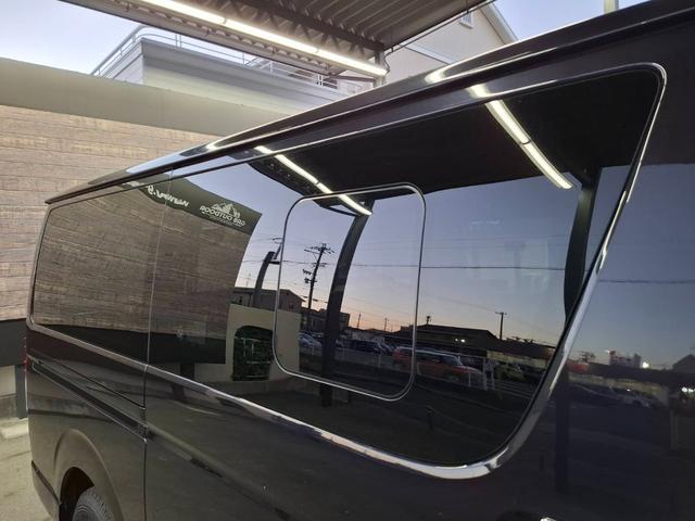 ハイエースバン スーパーGL ダークプライムII 4WD/ナビTV/ETC車載器/スマートキー&プッシュスタート/LEDヘッドライト/両側スライドドア/サイドバイザー/ダブルエアバック/トヨタセーフティセンス/ベッドキット/スライドドア小窓あり(33枚目)