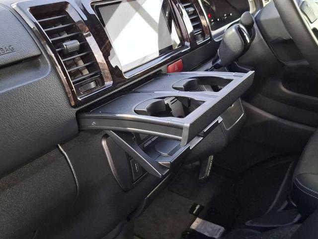 ハイエースバン スーパーGL ダークプライムII 4WD/ナビTV/ETC車載器/スマートキー&プッシュスタート/LEDヘッドライト/両側スライドドア/サイドバイザー/ダブルエアバック/トヨタセーフティセンス/ベッドキット/スライドドア小窓あり(50枚目)