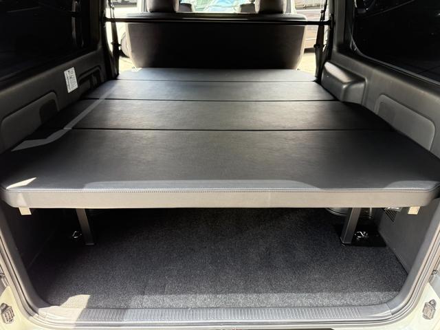 ハイエースバン スーパーGL ダークプライムII ローダウン/16インチアルミ/ベットキッド/フロントエアロ/アルパインナビ/シートカバー/クルーズコントロール(4枚目)