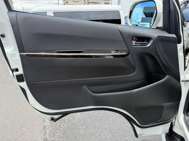 ハイエースバン スーパーGL ダークプライムII ローダウン/16インチアルミ/ベットキッド/フロントエアロ/アルパインナビ/シートカバー/クルーズコントロール(41枚目)