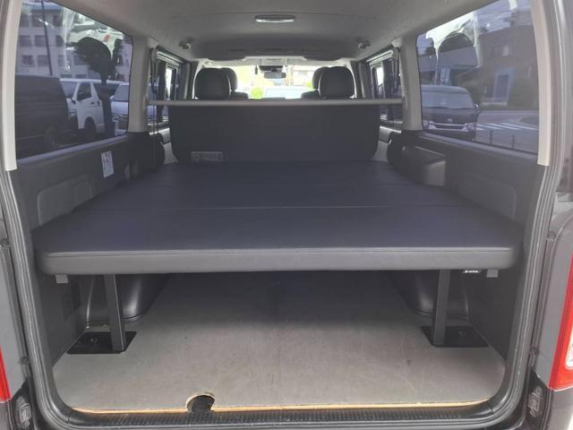 ハイエースバン スーパーGL ダークプライム BIG-Xナビ/Bカメラ/ETC/LEDヘッドライト/スマートキー&プッシュスタート/TRDアルミ/ベッドキット(4枚目)