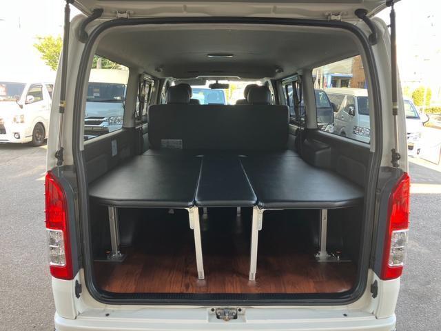 ハイエースバン スーパーGL ダークプライム パナソニック大型ナビTV/ベッドキット/バックモニター/ETC車載器/社外エアロ/社外17inアルミ/ローダウン/LEDヘッドライト/スマートキー&プッシュスタート/サイドバイザー/社外ショック(4枚目)