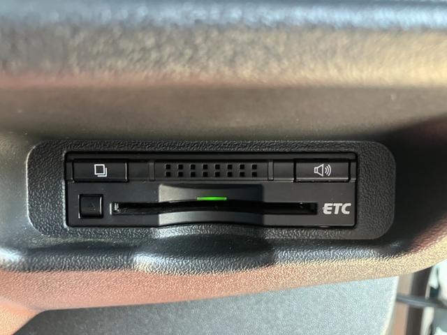 ハイエースバン スーパーGL ダークプライム パナソニック大型ナビTV/ベッドキット/バックモニター/ETC車載器/社外エアロ/社外17inアルミ/ローダウン/LEDヘッドライト/スマートキー&プッシュスタート/サイドバイザー/社外ショック(20枚目)