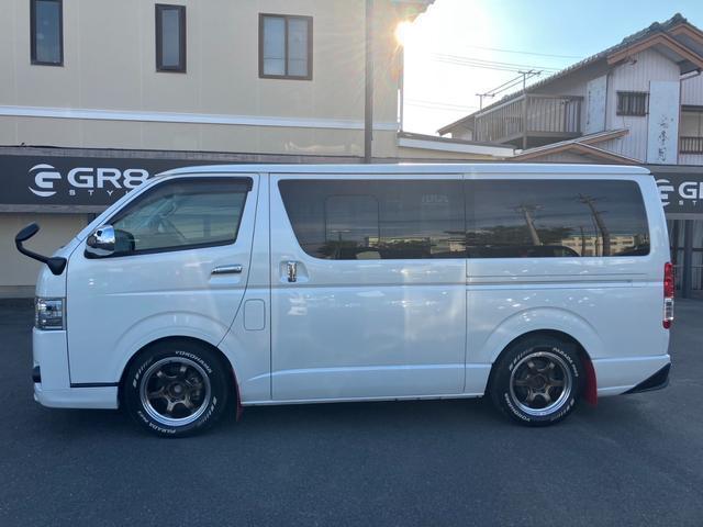 ハイエースバン スーパーGL ダークプライム パナソニック大型ナビTV/ベッドキット/バックモニター/ETC車載器/社外エアロ/社外17inアルミ/ローダウン/LEDヘッドライト/スマートキー&プッシュスタート/サイドバイザー/社外ショック(23枚目)