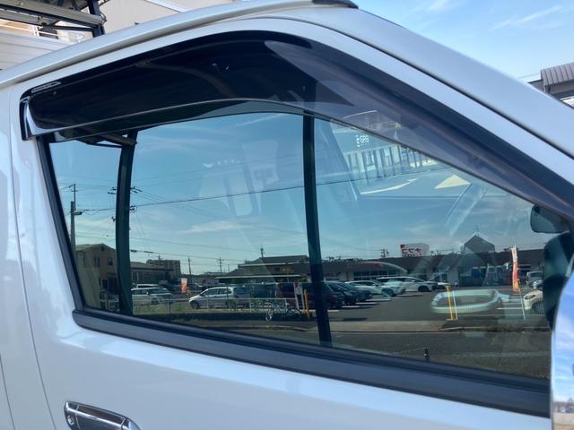 ハイエースバン スーパーGL ダークプライム パナソニック大型ナビTV/ベッドキット/バックモニター/ETC車載器/社外エアロ/社外17inアルミ/ローダウン/LEDヘッドライト/スマートキー&プッシュスタート/サイドバイザー/社外ショック(28枚目)