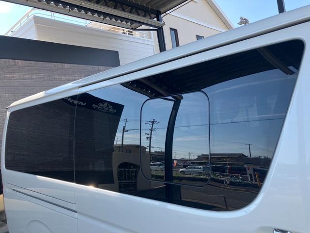 ハイエースバン スーパーGL ダークプライム パナソニック大型ナビTV/ベッドキット/バックモニター/ETC車載器/社外エアロ/社外17inアルミ/ローダウン/LEDヘッドライト/スマートキー&プッシュスタート/サイドバイザー/社外ショック(33枚目)