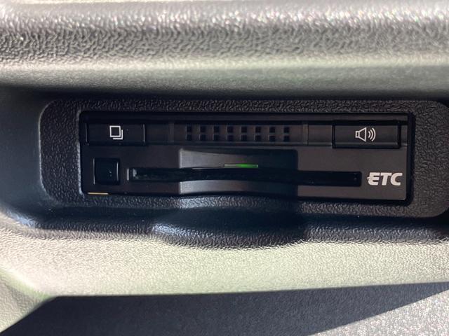 ハイエースバン ロングスーパーGL ローダウン/コブラFスポイラー/バトルシップ15inアルミ/GR8シートカバー/純正7inナビ/ETC/Bカメラ/天吊モニター/LEDテールランプ/スマートキー/ベッドキット/LEDヘッドライト(20枚目)