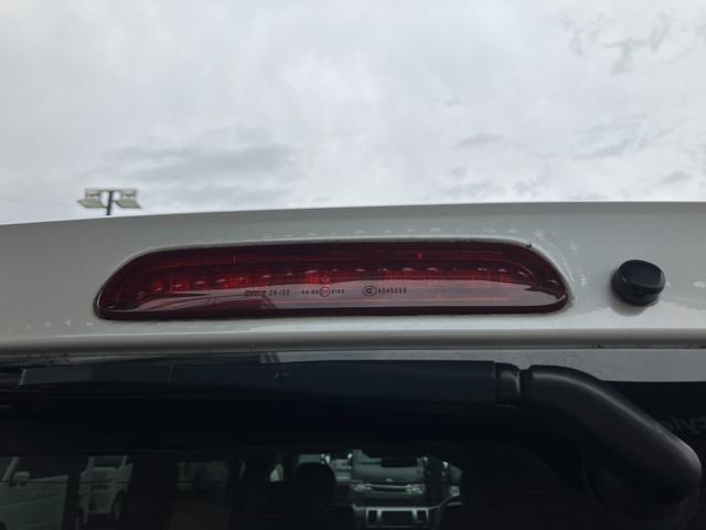 ハイエースバン ロングスーパーGL ローダウン/コブラFスポイラー/バトルシップ15inアルミ/GR8シートカバー/純正7inナビ/ETC/Bカメラ/天吊モニター/LEDテールランプ/スマートキー/ベッドキット/LEDヘッドライト(34枚目)