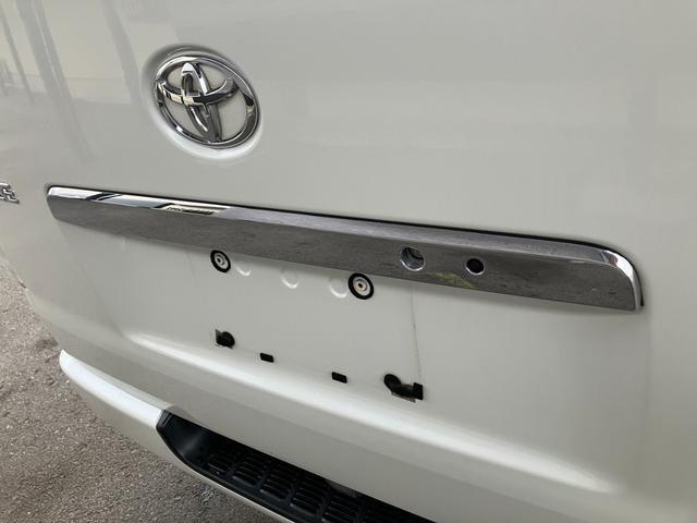 ハイエースバン ロングスーパーGL ローダウン/コブラFスポイラー/バトルシップ15inアルミ/GR8シートカバー/純正7inナビ/ETC/Bカメラ/天吊モニター/LEDテールランプ/スマートキー/ベッドキット/LEDヘッドライト(35枚目)