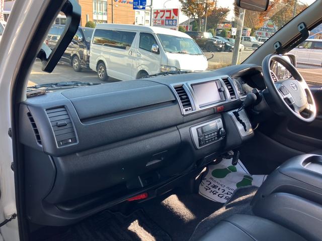 ハイエースバン ロングスーパーGL ローダウン/コブラFスポイラー/バトルシップ15inアルミ/GR8シートカバー/純正7inナビ/ETC/Bカメラ/天吊モニター/LEDテールランプ/スマートキー/ベッドキット/LEDヘッドライト(44枚目)