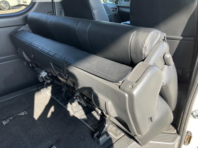 ハイエースバン ロングスーパーGL ローダウン/コブラFスポイラー/バトルシップ15inアルミ/GR8シートカバー/純正7inナビ/ETC/Bカメラ/天吊モニター/LEDテールランプ/スマートキー/ベッドキット/LEDヘッドライト(54枚目)