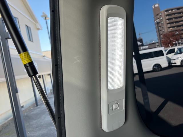 キャラバン ロンググランドプレミアムGX 4WD/片側パワースライドドア/ナビTV/アラウンドビューモニター/ETC/床張り加工/ベッドキット/LEDヘッドライト/スマートキー&エンジンプッシュスタート/コーナーセンサー/サイドバイザー(57枚目)