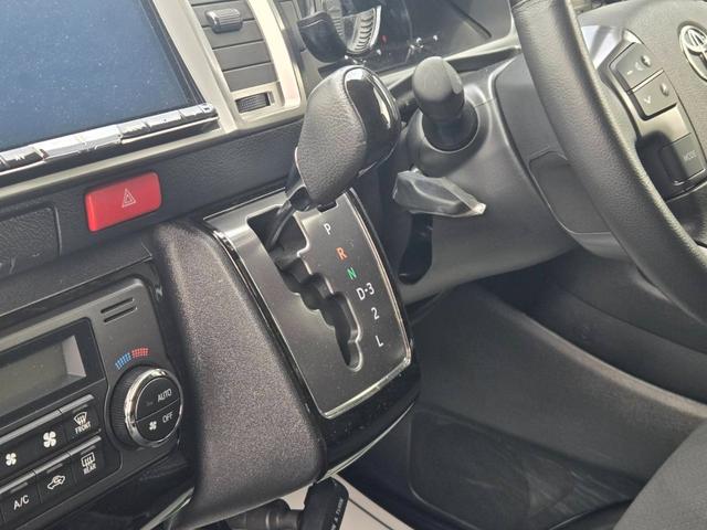 ハイエースバン スーパーGL ダークプライム 大型ナビTV/フリップダウンモニター/ETC/バックカメラ/両側パワースライドドア/スマートキー/LEDヘッドライト/AC100V/ミラーウインカー/社外アルミ/サイドバイザー/フロントスポイラ(45枚目)