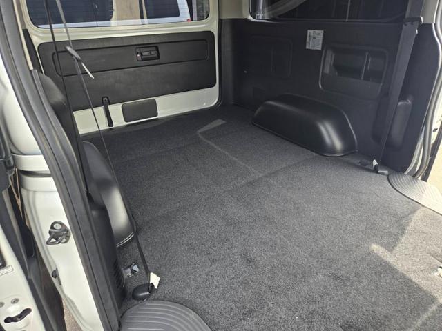 ハイエースバン スーパーGL ダークプライム 大型ナビTV/フリップダウンモニター/ETC/バックカメラ/両側パワースライドドア/スマートキー/LEDヘッドライト/AC100V/ミラーウインカー/社外アルミ/サイドバイザー/フロントスポイラ(54枚目)