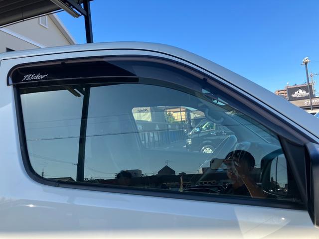 ＮＶ３５０キャラバンバン ロングライダープレミアムＧＸターボプロスタイルパック　ナビＴＶ／アラウンドビューモニタ／ＥＴＣ／フロントスポイラー／ベッドキット／カーゴマット／ＬＥＤヘッドライト／スマートキー＆エンジンプッシュスタート／純正１５ｉｎアルミ／サイドバイザー／エマブレ（28枚目）