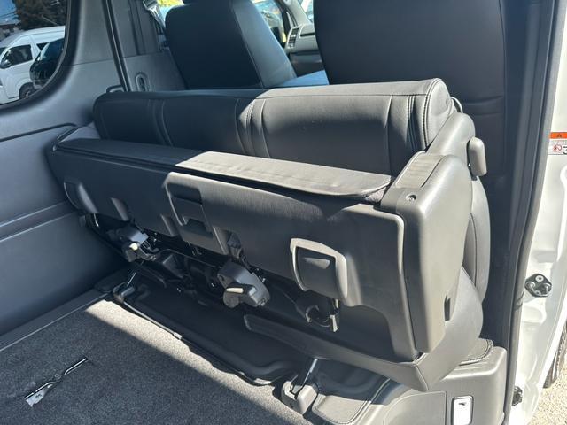 ハイエースバン スーパーＧＬ　ダークプライムＩＩ　ＢＩＧ－Ｘナビ／全方位カメラ／デジタルインナミラー／両側パワスラ／ベッドキット／ＧＲ８コンソール／天吊りモニター（57枚目）