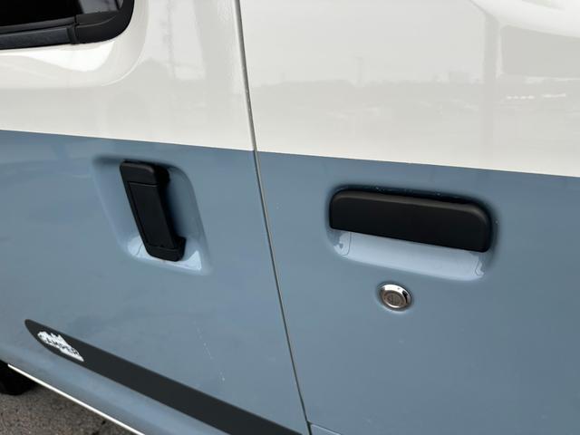 タウンエースバン GL アルトピアーノ ディスプレイオーディオ/バックカメラ/外部電源ソケット/可変式リアシート/サイドバイザー/キーレスエントリー/セーフティーセンス/Wエアバック/LED天井照明/電動格納ドアミラー/純正換気ファン(35枚目)