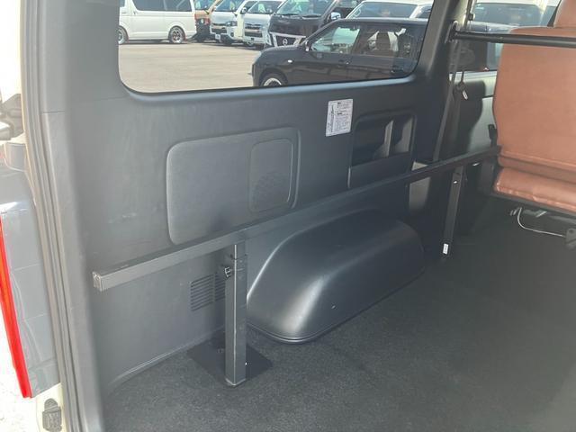 ハイエースバン スーパーＧＬ　ダークプライムＩＩ　丸目ヘッドライトカスタム／ナビＴＶ／全方位カメラ／デジタルインナーミラー／リアモニタ／ベッドキット／スマートキー（59枚目）