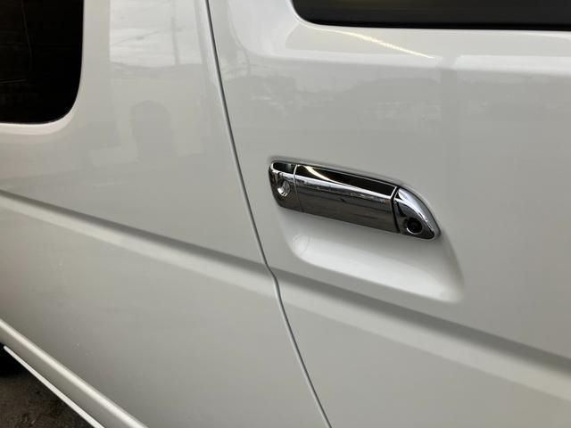 ハイエースワゴン GL 4WD/BIG-Xナビ/Bカメラ/天吊りモニタ/4列10人乗/社外アルミ/スマートキー/パワスラ/ベッドキット(32枚目)