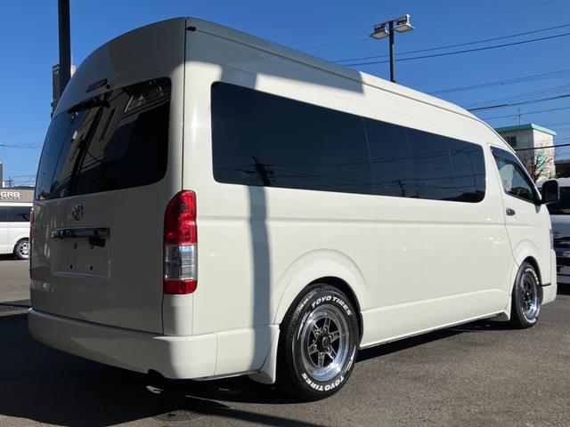 ハイエースバン ＳロングワイドＤＸ　ＧＬパッケージ　４ＷＤ／ハイルーフ５人乗／ナビＴＶ／Ｂカメラ／天吊モニタ／天井スピーカー／社外アルミ／ＧＲ８エアロ／ベッドキット（11枚目）