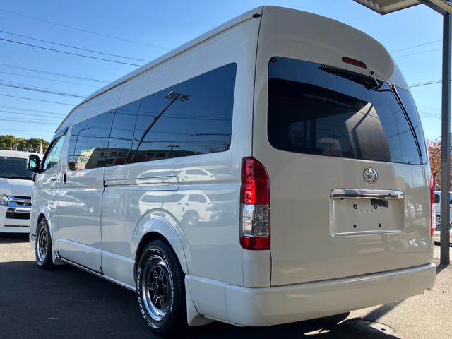 ハイエースバン ＳロングワイドＤＸ　ＧＬパッケージ　４ＷＤ／ハイルーフ５人乗／ナビＴＶ／Ｂカメラ／天吊モニタ／天井スピーカー／社外アルミ／ＧＲ８エアロ／ベッドキット（12枚目）