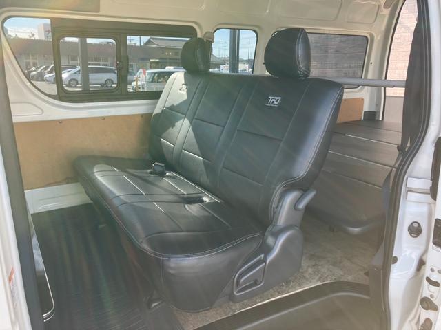 ハイエースバン ＳロングワイドＤＸ　ＧＬパッケージ　４ＷＤ／ハイルーフ５人乗／ナビＴＶ／Ｂカメラ／天吊モニタ／天井スピーカー／社外アルミ／ＧＲ８エアロ／ベッドキット（17枚目）