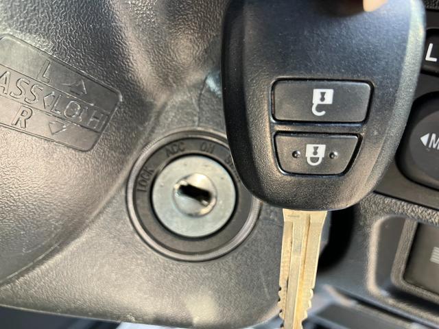 ハイエースバン ＳロングワイドＤＸ　ＧＬパッケージ　４ＷＤ／ハイルーフ５人乗／ナビＴＶ／Ｂカメラ／天吊モニタ／天井スピーカー／社外アルミ／ＧＲ８エアロ／ベッドキット（18枚目）