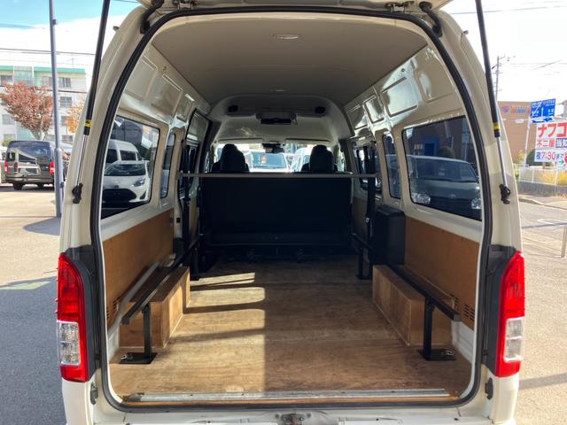 ハイエースバン ＳロングワイドＤＸ　ＧＬパッケージ　４ＷＤ／ハイルーフ５人乗／ナビＴＶ／Ｂカメラ／天吊モニタ／天井スピーカー／社外アルミ／ＧＲ８エアロ／ベッドキット（20枚目）