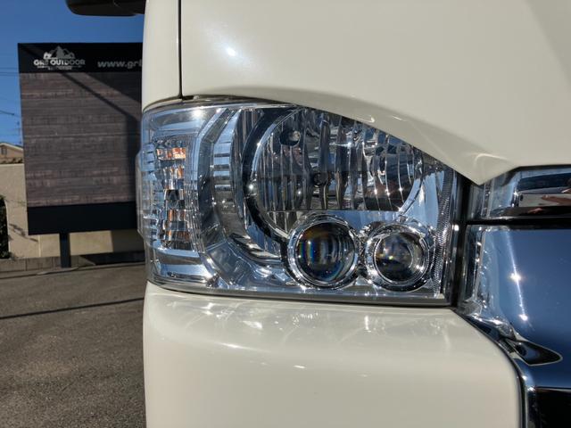ハイエースバン ＳロングワイドＤＸ　ＧＬパッケージ　４ＷＤ／ハイルーフ５人乗／ナビＴＶ／Ｂカメラ／天吊モニタ／天井スピーカー／社外アルミ／ＧＲ８エアロ／ベッドキット（30枚目）