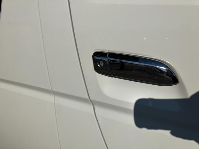 ハイエースバン ＳロングワイドＤＸ　ＧＬパッケージ　４ＷＤ／ハイルーフ５人乗／ナビＴＶ／Ｂカメラ／天吊モニタ／天井スピーカー／社外アルミ／ＧＲ８エアロ／ベッドキット（32枚目）