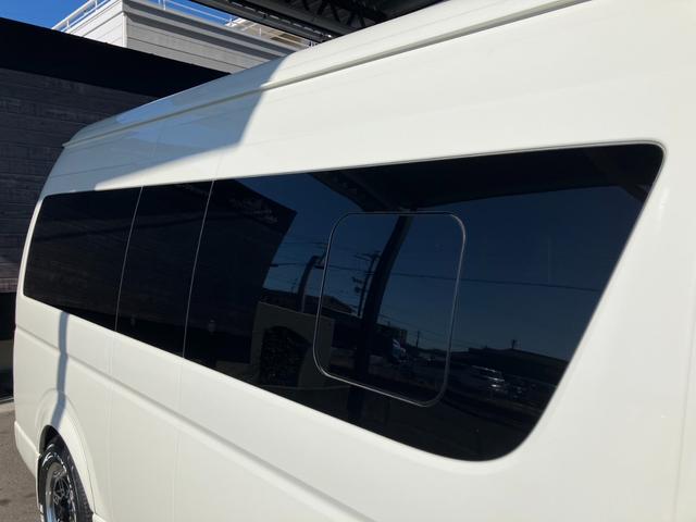 ハイエースバン ＳロングワイドＤＸ　ＧＬパッケージ　４ＷＤ／ハイルーフ５人乗／ナビＴＶ／Ｂカメラ／天吊モニタ／天井スピーカー／社外アルミ／ＧＲ８エアロ／ベッドキット（33枚目）