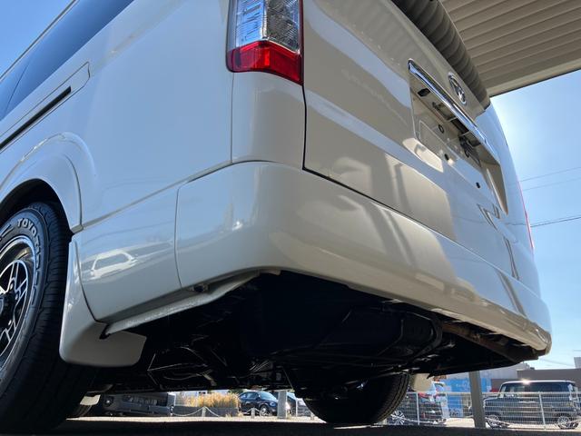 ハイエースバン ＳロングワイドＤＸ　ＧＬパッケージ　４ＷＤ／ハイルーフ５人乗／ナビＴＶ／Ｂカメラ／天吊モニタ／天井スピーカー／社外アルミ／ＧＲ８エアロ／ベッドキット（37枚目）