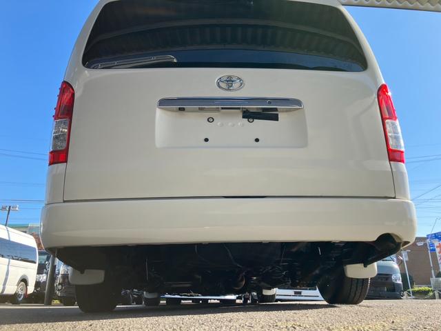 ハイエースバン ＳロングワイドＤＸ　ＧＬパッケージ　４ＷＤ／ハイルーフ５人乗／ナビＴＶ／Ｂカメラ／天吊モニタ／天井スピーカー／社外アルミ／ＧＲ８エアロ／ベッドキット（38枚目）