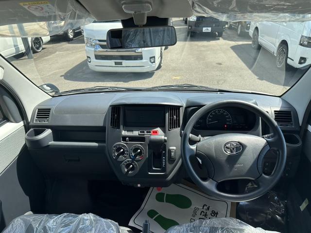 タウンエースバン GL 4WD/トヨタセーフティセンス/コーナーセンサー/アイドリングストップ/キーレスエントリー/Wエアバッグ/パワーウインドウ/横滑り防止装置/ヘッドライトレベライザー/純正ホイール/登録済未使用車(14枚目)