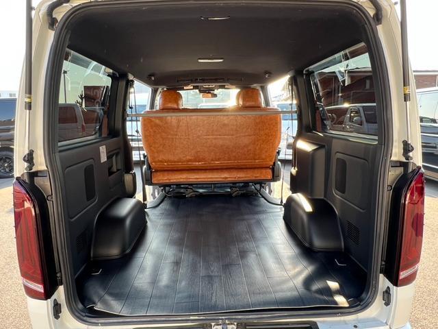 ハイエースバン スーパーGL 50TH アニバーサリーリミテッド 50thアニバーサリー/GR8テールランプ/レザー調シートカバー/純正7インチナビ/両側パワースライドドア/LEDヘッドライト/トヨタセーフティセンス/助手席エアバッグ/AC100V/カーゴマット(20枚目)