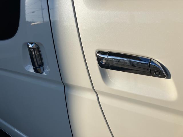 ハイエースバン スーパーGL 50TH アニバーサリーリミテッド 50thアニバーサリー/GR8テールランプ/レザー調シートカバー/純正7インチナビ/両側パワースライドドア/LEDヘッドライト/トヨタセーフティセンス/助手席エアバッグ/AC100V/カーゴマット(32枚目)