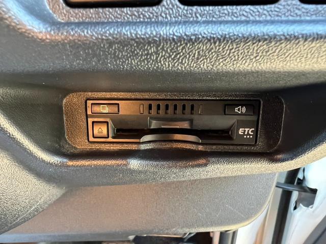 ハイエースバン スーパーGL 50TH アニバーサリーリミテッド 50thアニバーサリー/GR8テールランプ/レザー調シートカバー/純正7インチナビ/両側パワースライドドア/LEDヘッドライト/トヨタセーフティセンス/助手席エアバッグ/AC100V/カーゴマット(42枚目)