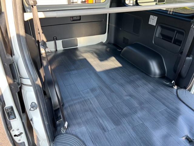 ハイエースバン スーパーGL 50TH アニバーサリーリミテッド 50thアニバーサリー/GR8テールランプ/レザー調シートカバー/純正7インチナビ/両側パワースライドドア/LEDヘッドライト/トヨタセーフティセンス/助手席エアバッグ/AC100V/カーゴマット(57枚目)