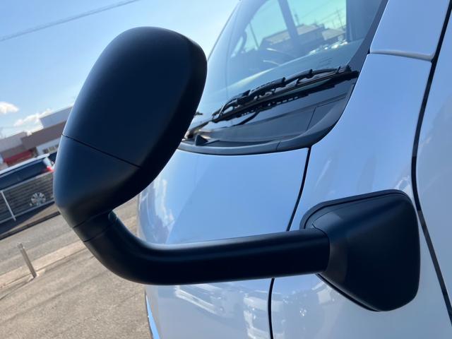 ハイエースワゴン グランドキャビン　４ＷＤ／登録済未使用／３列１０人乗／デジタルミラー／Ｂカメラ／コーナーソナー／ＬＥＤヘッド／スマートキ／パワスラ（25枚目）