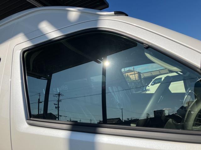 ハイエースワゴン グランドキャビン　４ＷＤ／登録済未使用／３列１０人乗／デジタルミラー／Ｂカメラ／コーナーソナー／ＬＥＤヘッド／スマートキ／パワスラ（28枚目）