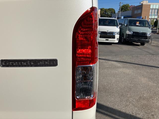 ハイエースワゴン グランドキャビン　４ＷＤ／登録済未使用／３列１０人乗／デジタルミラー／Ｂカメラ／コーナーソナー／ＬＥＤヘッド／スマートキ／パワスラ（39枚目）