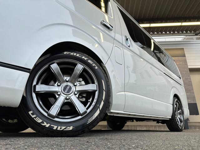 ハイエースバン スーパーGL ダークプライムII ナビTV/全方位カメラ/天吊りモニター/ベッドキット/荷室カーゴマット/フロントスポイラー/17inアルミ/ローダウン/ETC/AC100V電源/Wエアバック/LEDヘッドライト/サイドバイザー(2枚目)