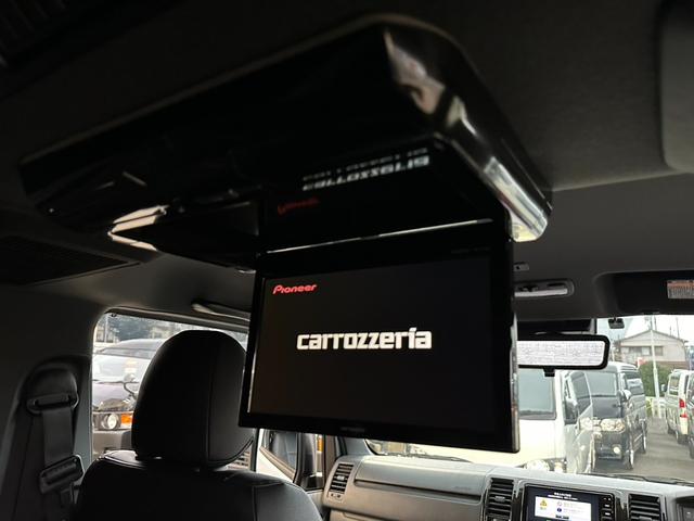 ハイエースバン スーパーGL ダークプライムII ナビTV/全方位カメラ/天吊りモニター/ベッドキット/荷室カーゴマット/フロントスポイラー/17inアルミ/ローダウン/ETC/AC100V電源/Wエアバック/LEDヘッドライト/サイドバイザー(3枚目)