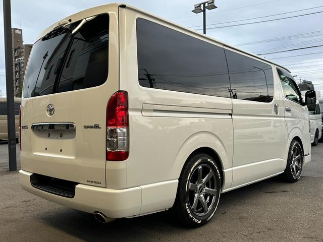 ハイエースバン スーパーGL ダークプライムII ナビTV/全方位カメラ/天吊りモニター/ベッドキット/荷室カーゴマット/フロントスポイラー/17inアルミ/ローダウン/ETC/AC100V電源/Wエアバック/LEDヘッドライト/サイドバイザー(11枚目)